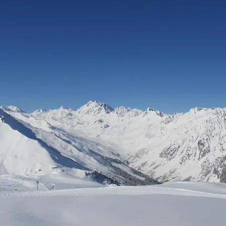 Garni Sesvenna شقة