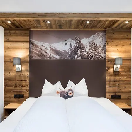 Garni Sesvenna شقة